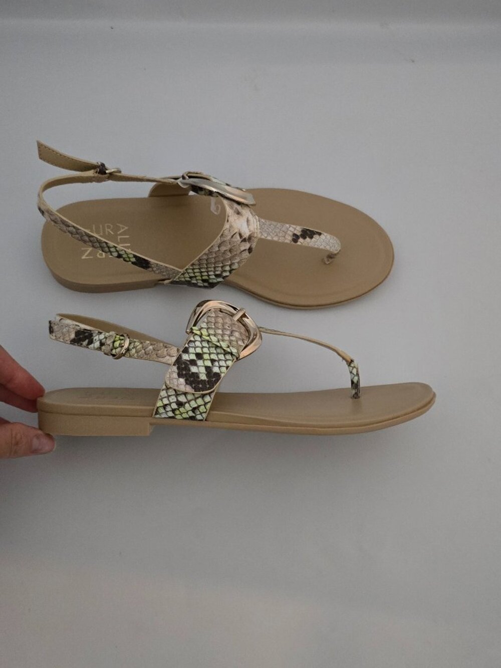Naturalizer Womens Taylor T-Strap Slingback Flat Sandal